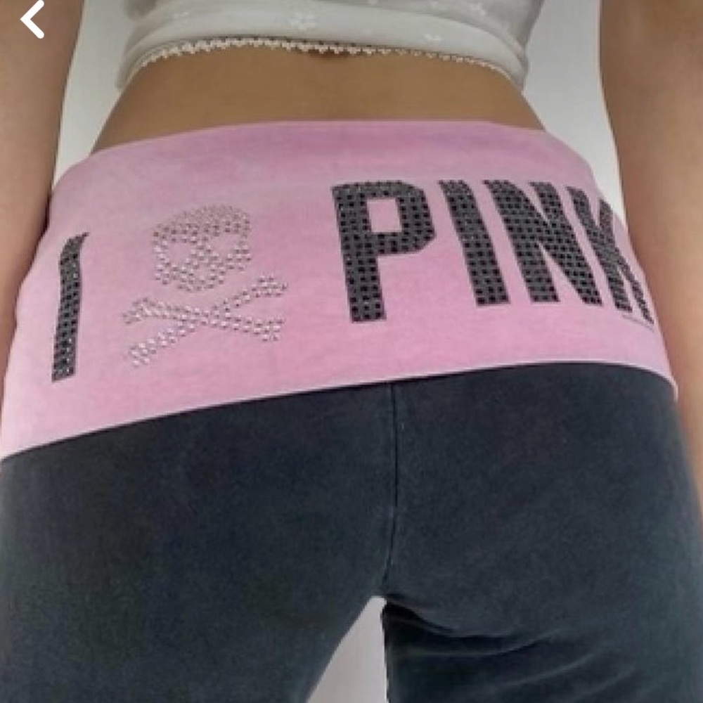 MAJOR ISO PINK VS RHINESTONE SKULL LEGGINGS ! <3